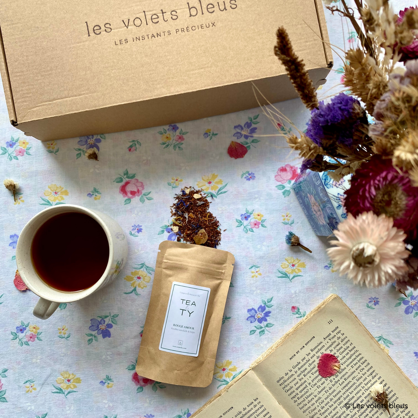Rooïbos Rouge Amour Tea and Ty – Infusion douce et fruitée pour une pause bien-être.