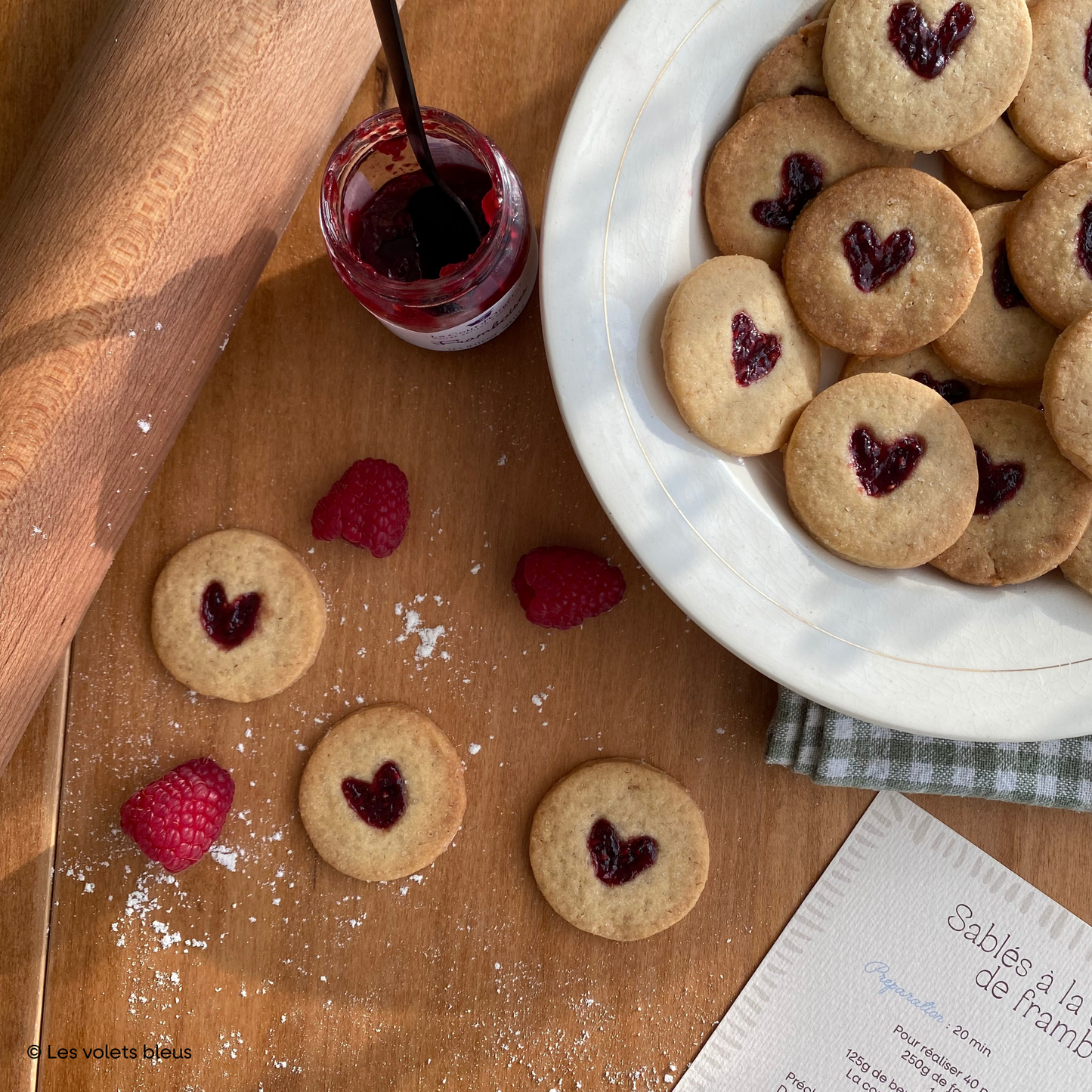 Confiture artisanale framboise La Cour d'Orgères avec recette de sablés – Délice sucré maison.